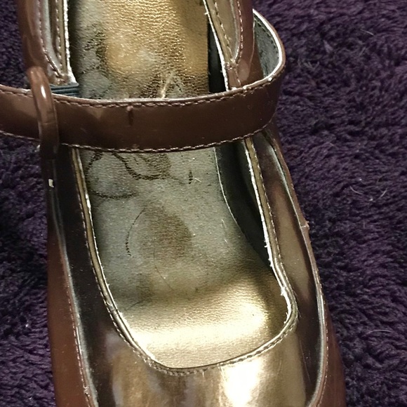 Shoes - Picture 3 of 4